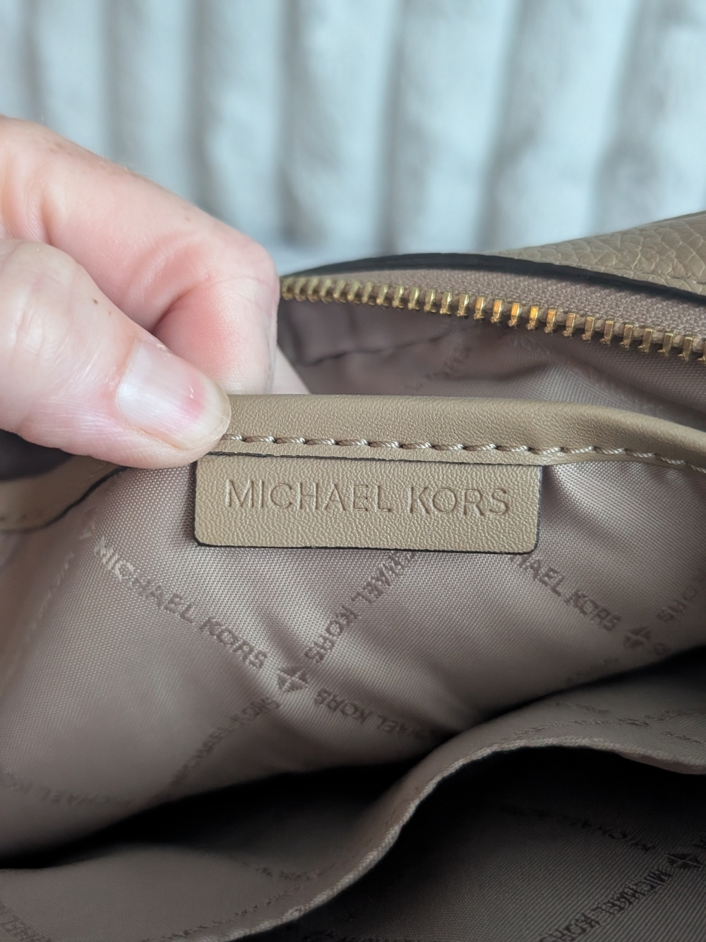 Michael Kors Beige Giraffe-Print Crossbody with Gold Chain Detail - Picture 8 of 12